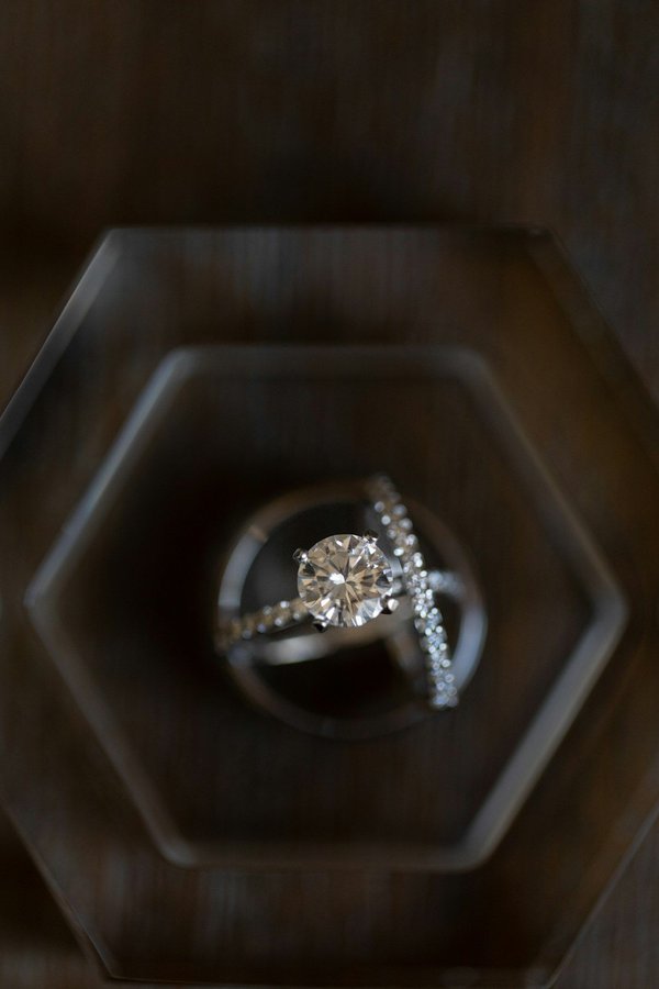 Découvrez l'élégance des bagues artisanales signées cochléa